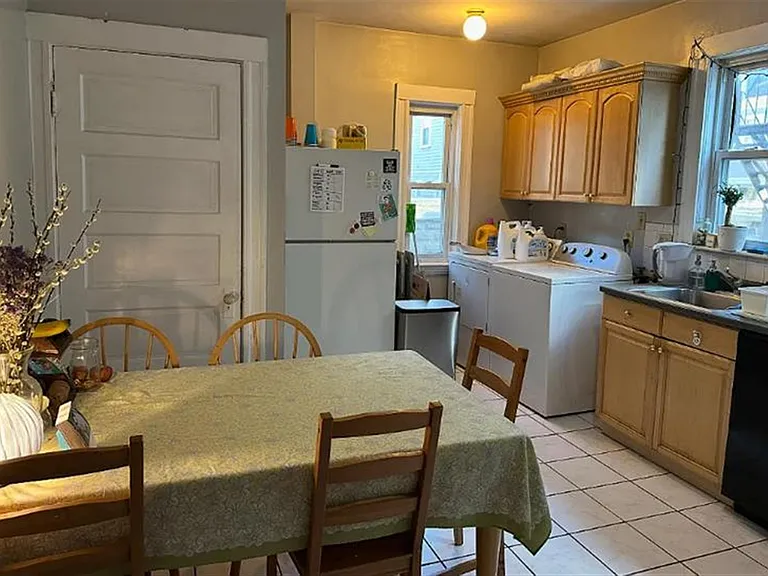187 College Ave #1 — Photo 10