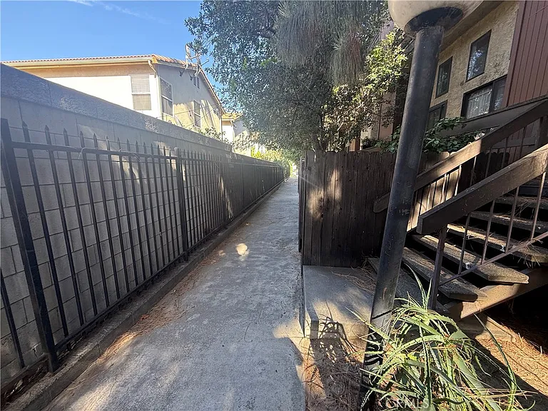 9131 Burnet Ave #10 — Photo 48