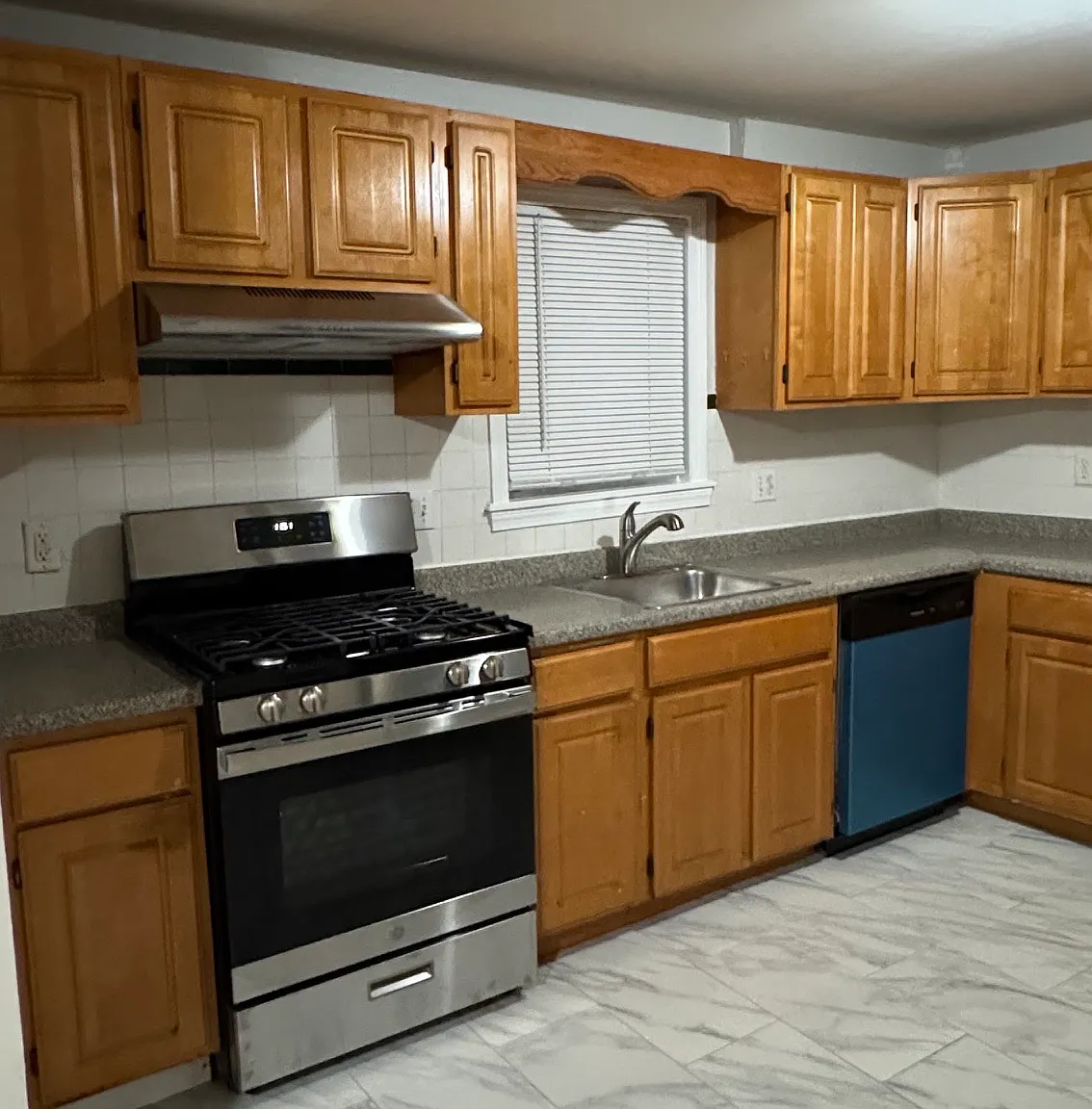 3 bed, 1300 sqft, $2,700 — Photo 1