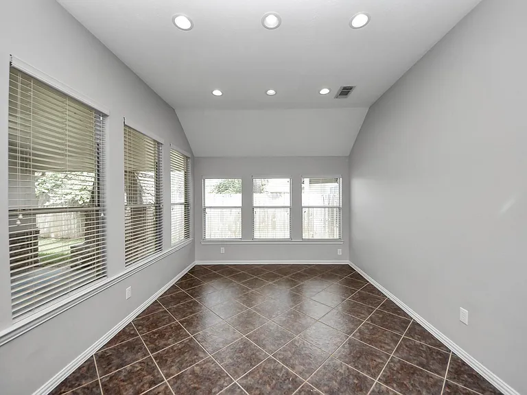 18403 Sierra Falls Ct — Photo 24