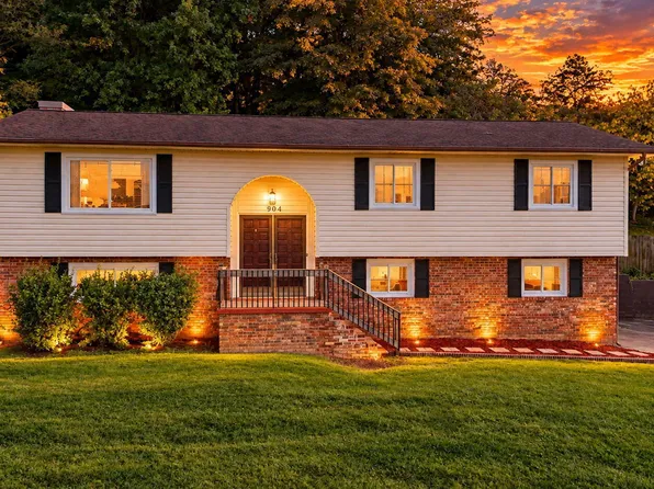 904 S Sherbrooke Cir, Mount Carmel, TN 37645