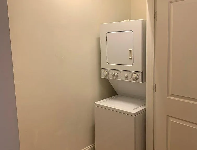 413 E Chapel Hill St #103 — Photo 4