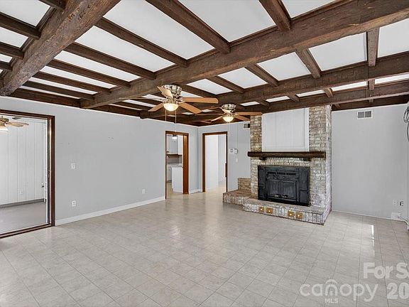 3rd image of 209 Edgewood Dr
