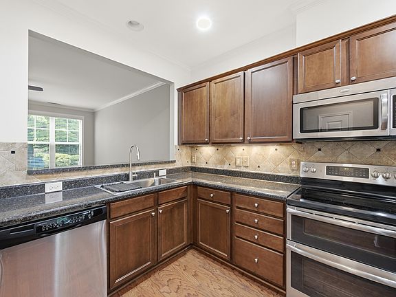 5th image of 3015 Berkeley Springs Pl