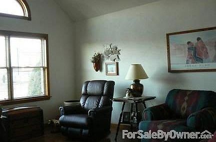 Living Room : Warm, comfortable and cozy with hardwood floors.