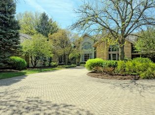 40 Windsor Dr, Oak Brook, IL 60523