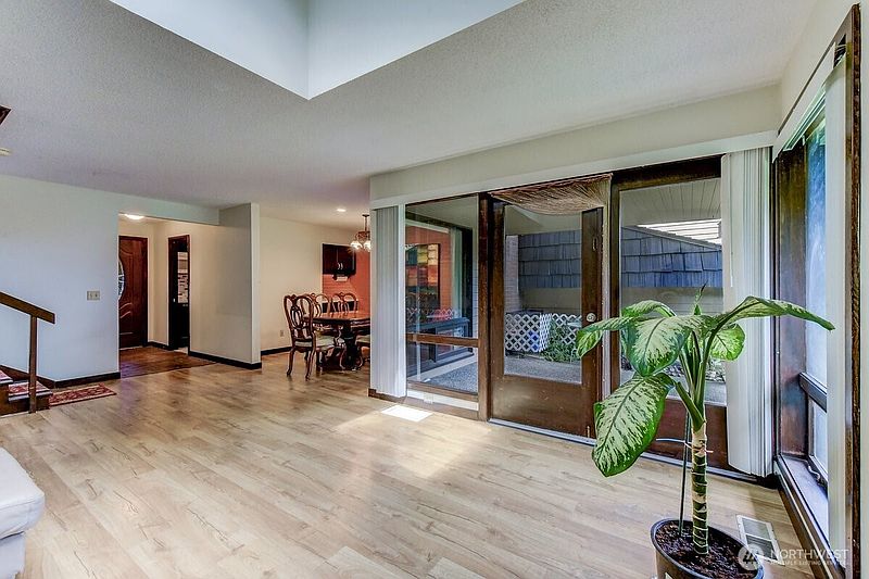 5th image of 10830 Glen Acres Drive S #T9