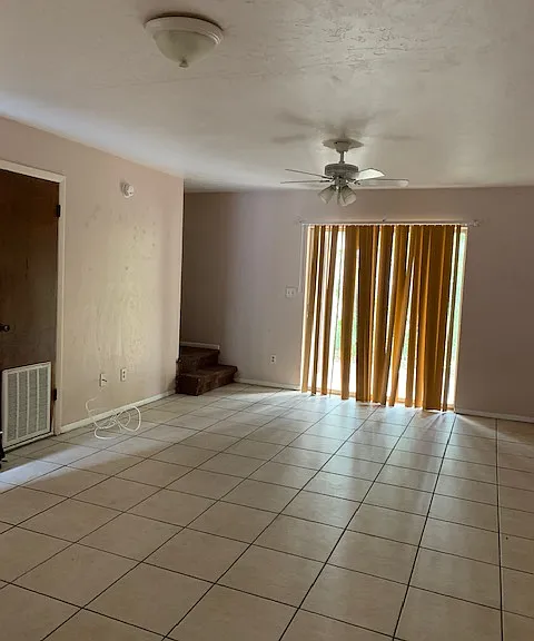 6121 SW 12th Pl — Photo 3