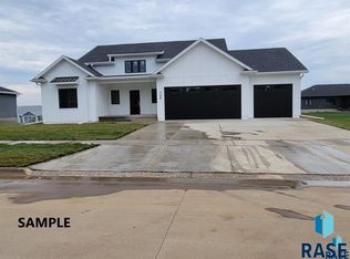 8308 E Spearfish Ct, Sioux Falls, SD 57110