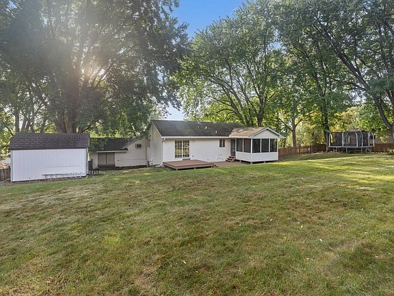 5th image of 2975 Egan Ave