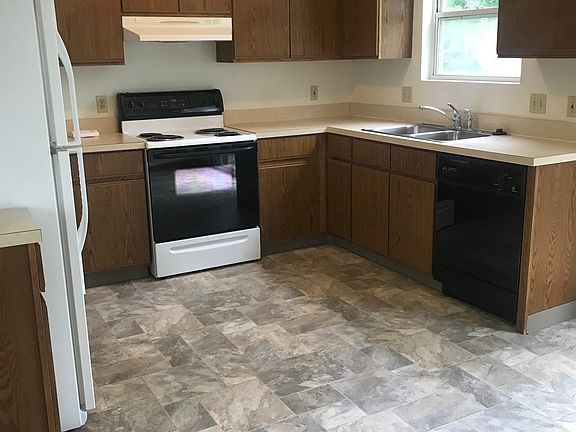 2nd image of 750 Loomis Ave