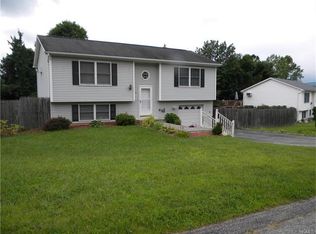 18 Holly Hill Dr, Wingdale, NY 12594