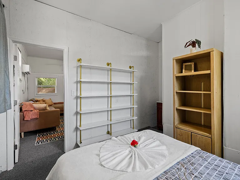 2407 E Main St — Photo 14