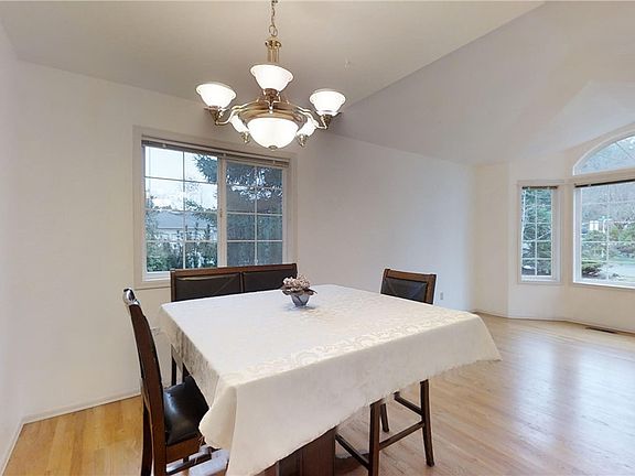 4th image of 3001 114th Ave NE