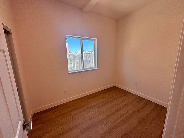 630 Harbour Way — Photo 4