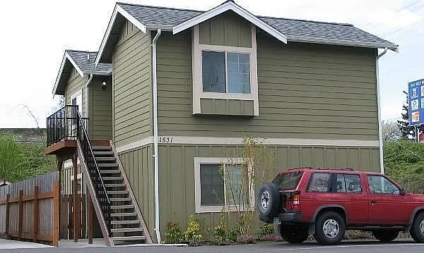 2 bed, 800 sqft, $1,600 — Photo 1