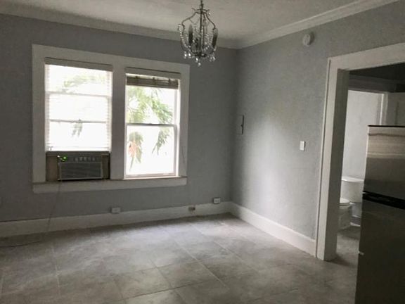 3rd image of 124 Mendoza Ave