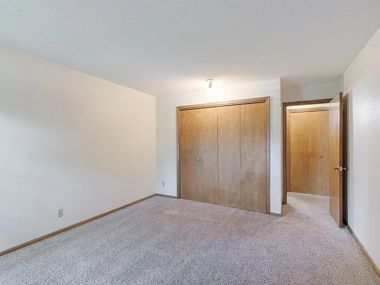 Wayzata Woods — Photo 49