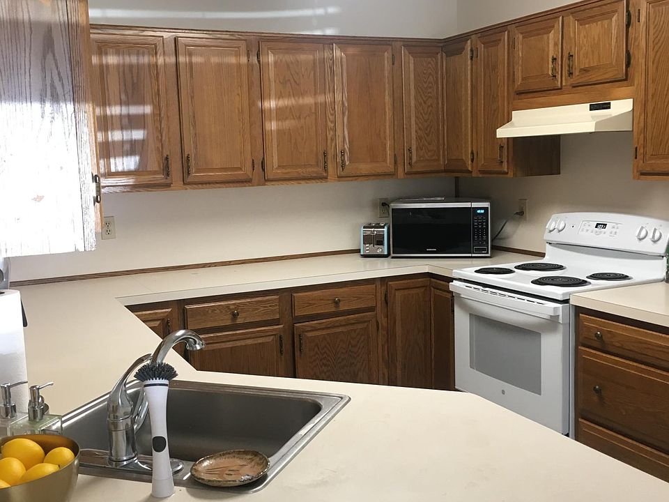 2nd image of 718 Center St
