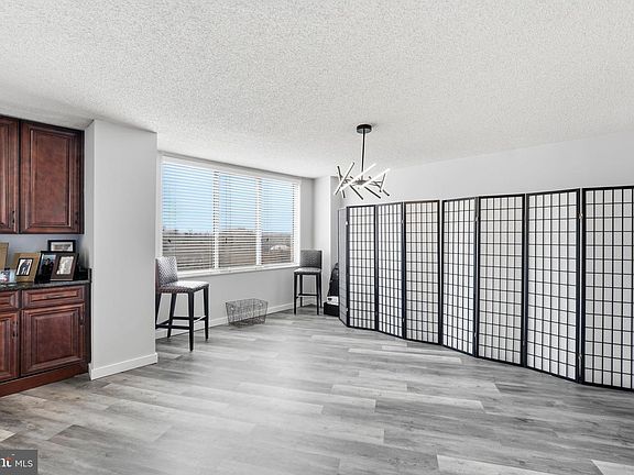 5th image of 5225 Pooks Hill Rd APT 1401N