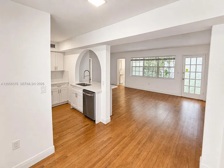 1561 West Ave #2 — Photo 8