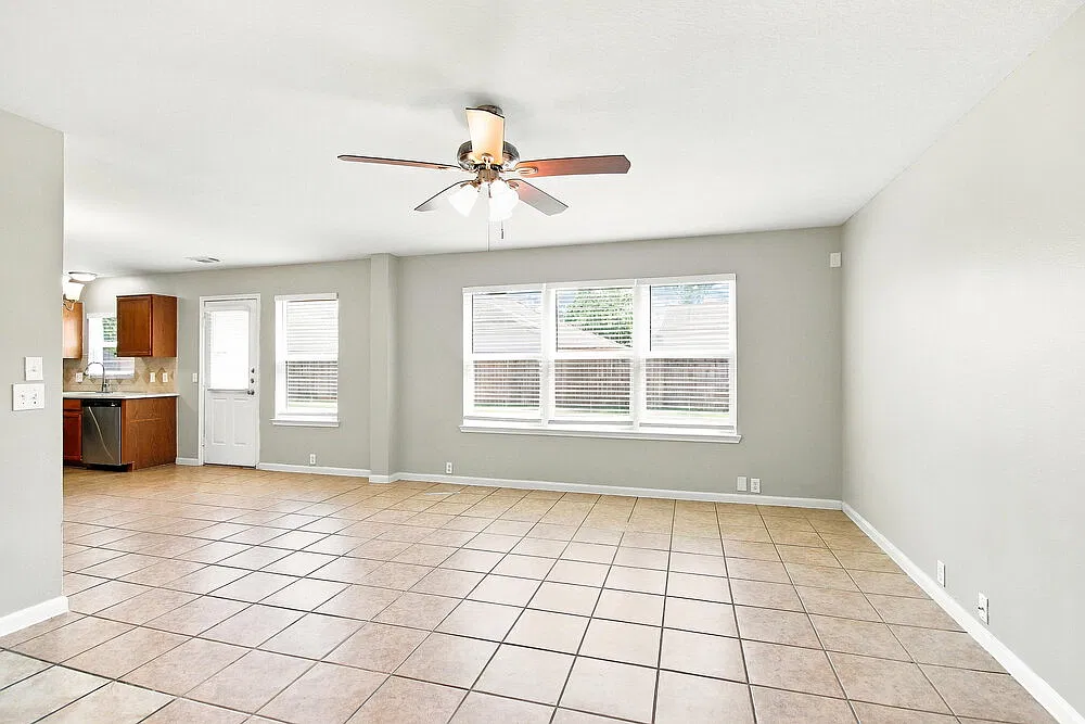 3 bed, 2.5 bath, 2444 sqft, $2,125 — Photo 4