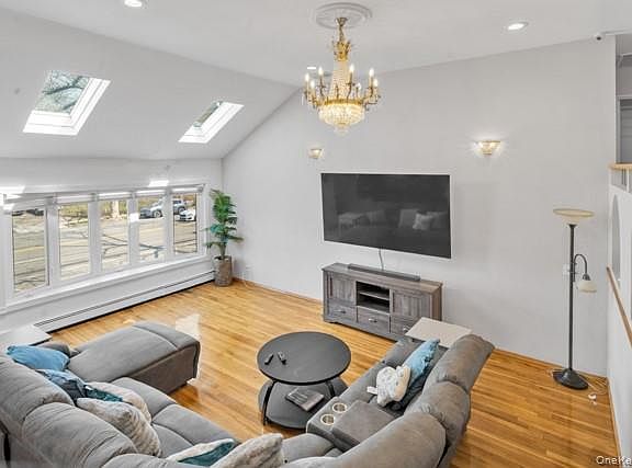5th image of 1033 Rosedale Road