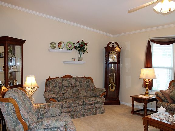 5th image of 1909 Hawthorne Ct