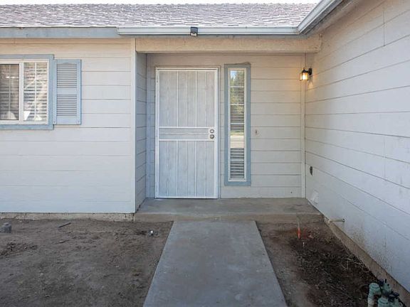 3rd image of 4085 N Santa Fe Ave