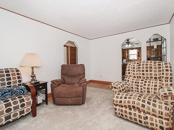 3rd image of 931 E 349th St
