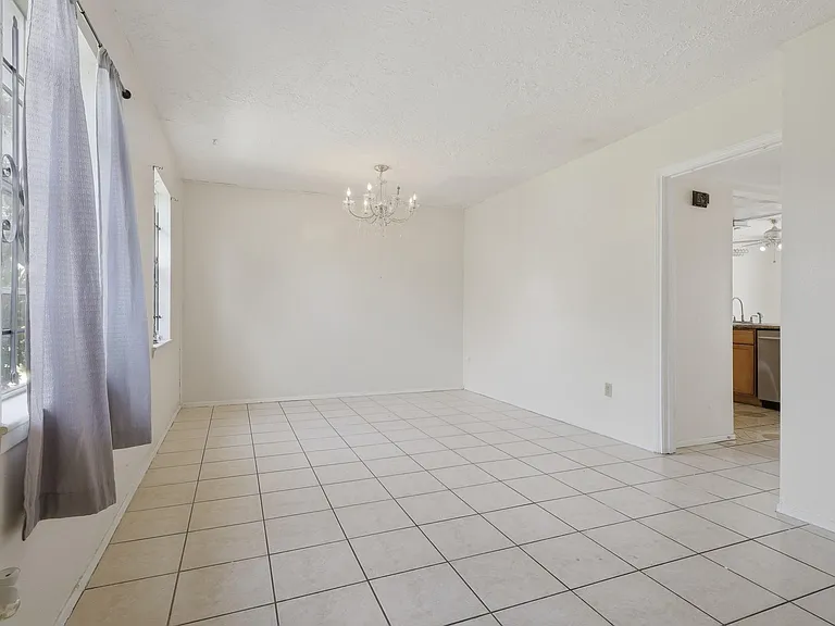 12449 Sharpview Dr #2449 — Photo 2
