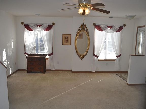 2nd image of 610-102 E Market St