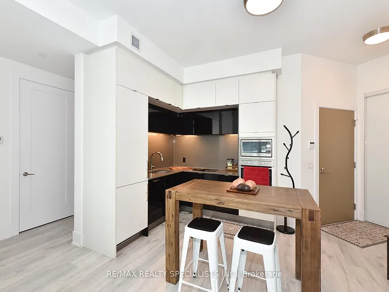 1 Edgewater Dr #911 — Photo 23