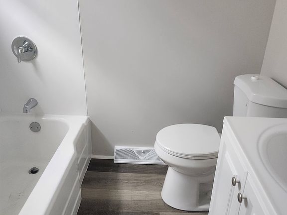 5th image of 111 S Lake Ave APT 2