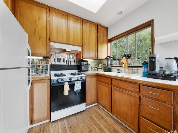 3031 Nihi St #P16, Honolulu, HI 96819