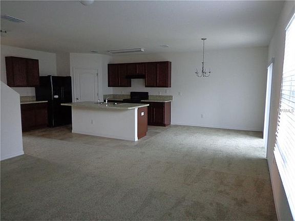 5th image of 16646 Broadford Ln
