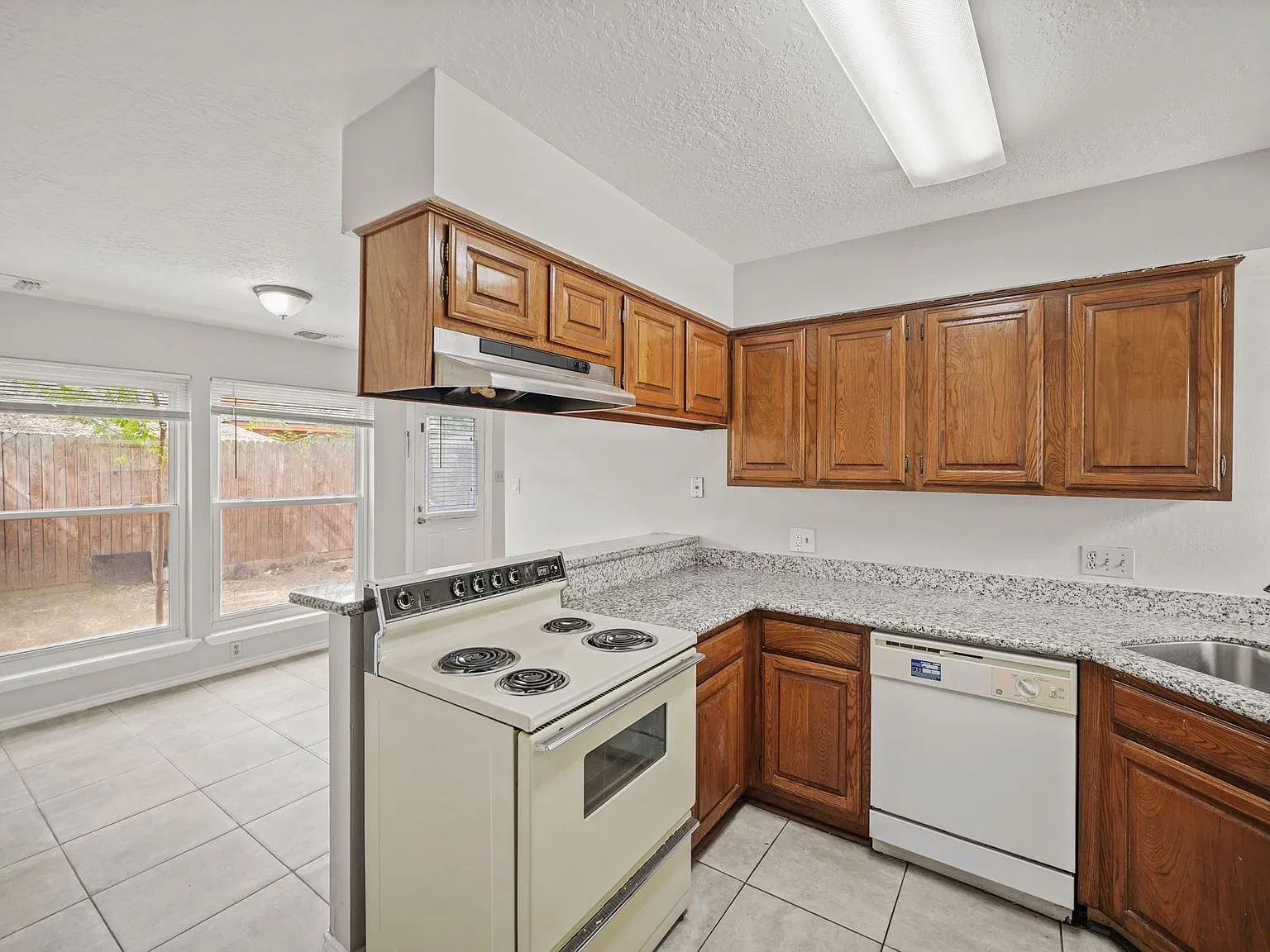 2 bed, 1.5 bath, 1115 sqft, $1,495 — Photo 4
