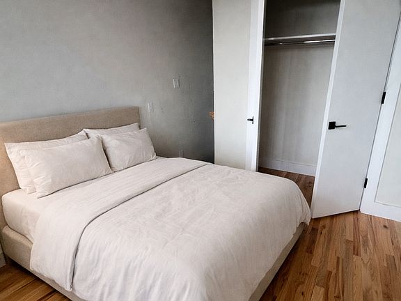 5th image of 2779 University Ave #4D