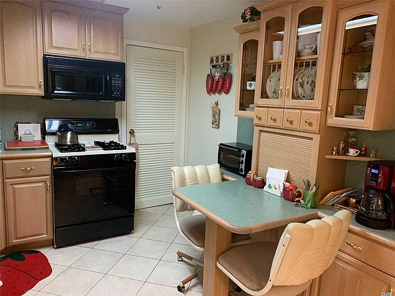 5th image of 324 Woodland Ct #324