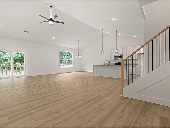 3rd image of 215 Timberlane Rd