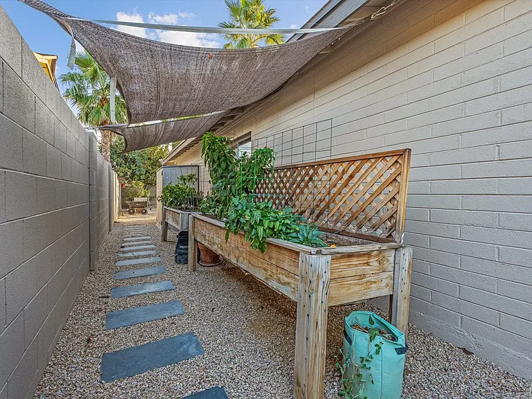 8543 E Jackrabbit Rd — Photo 37