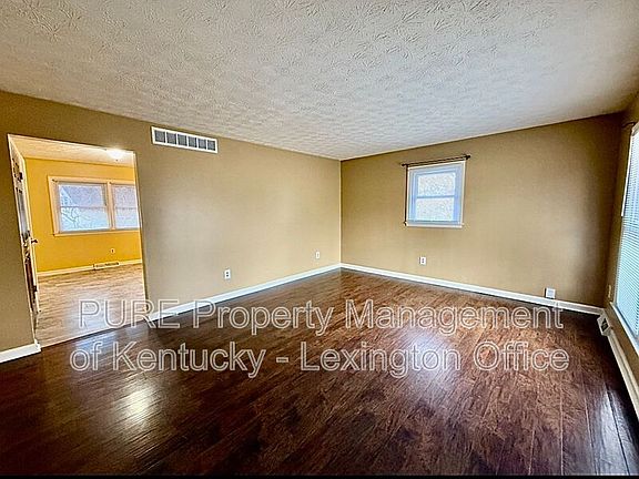 3rd image of 3905 Hidden Springs Dr