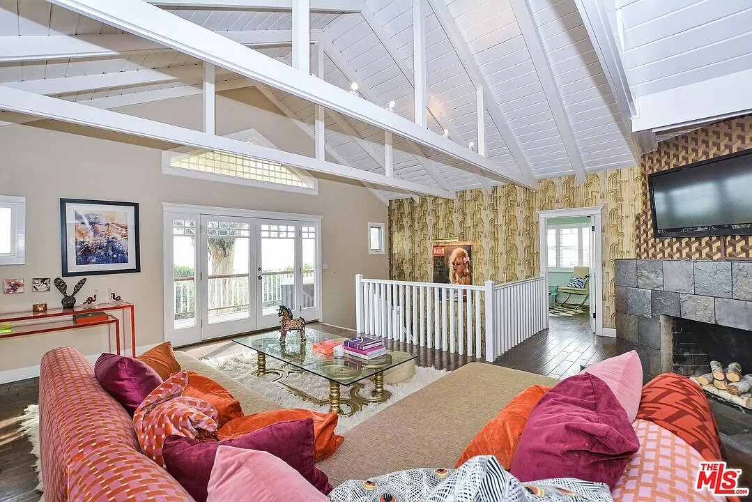 6 bed, 6.0 bath, 4106 sqft, $8,750 — Photo 3