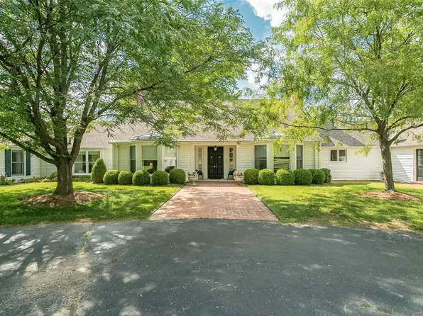 314 Hampshire Hill Ln, Saint Louis, MO 63141