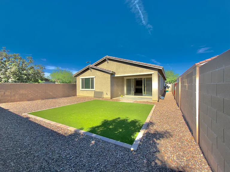 4523 N 92nd Ave — Photo 17
