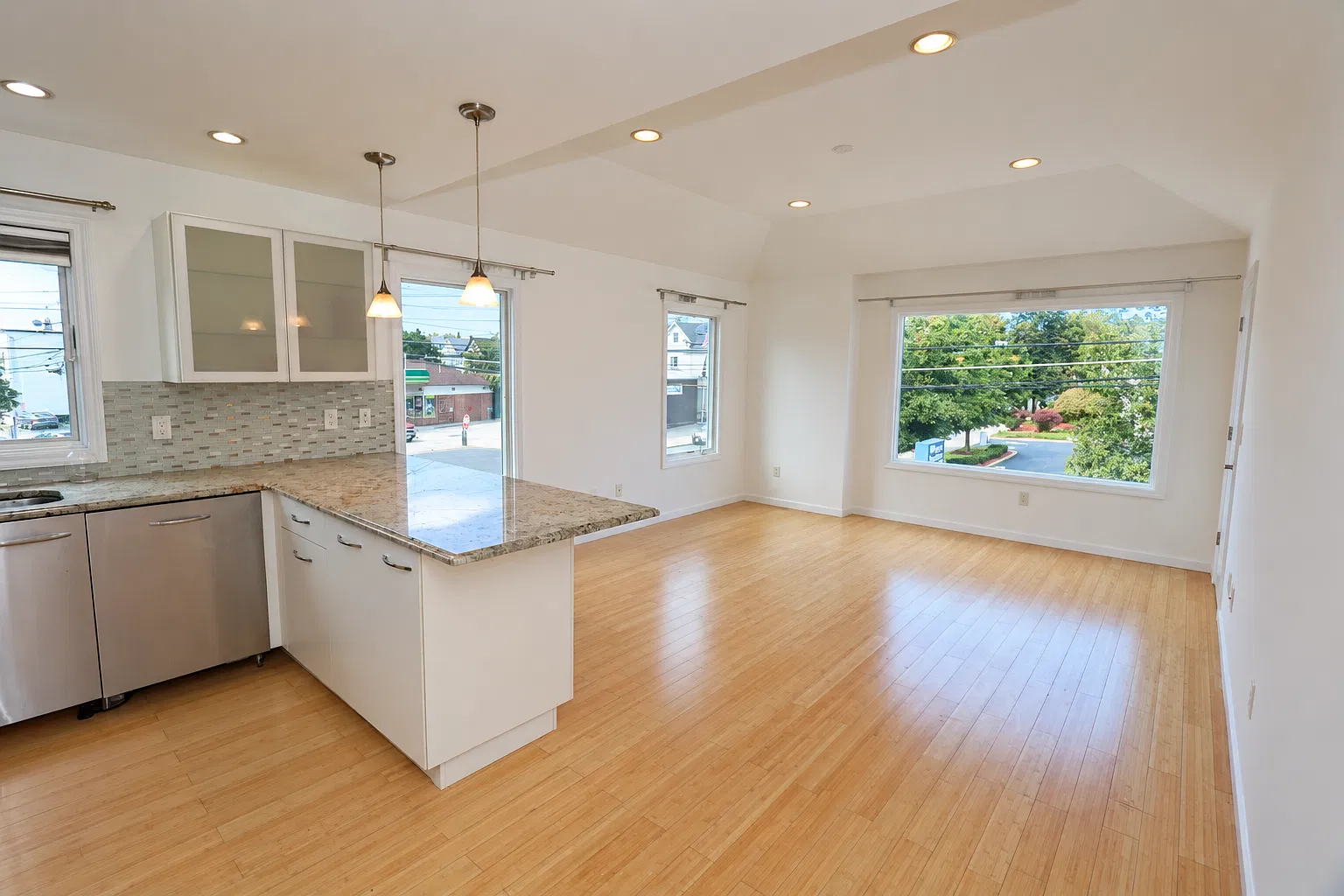 3 bed, 1200 sqft, $2,995 — Photo 1