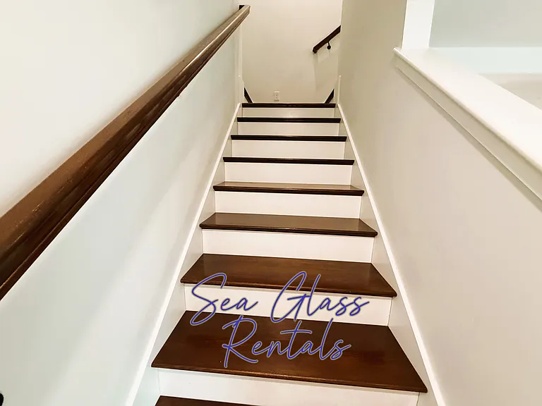 Beacon Dr — Photo 18