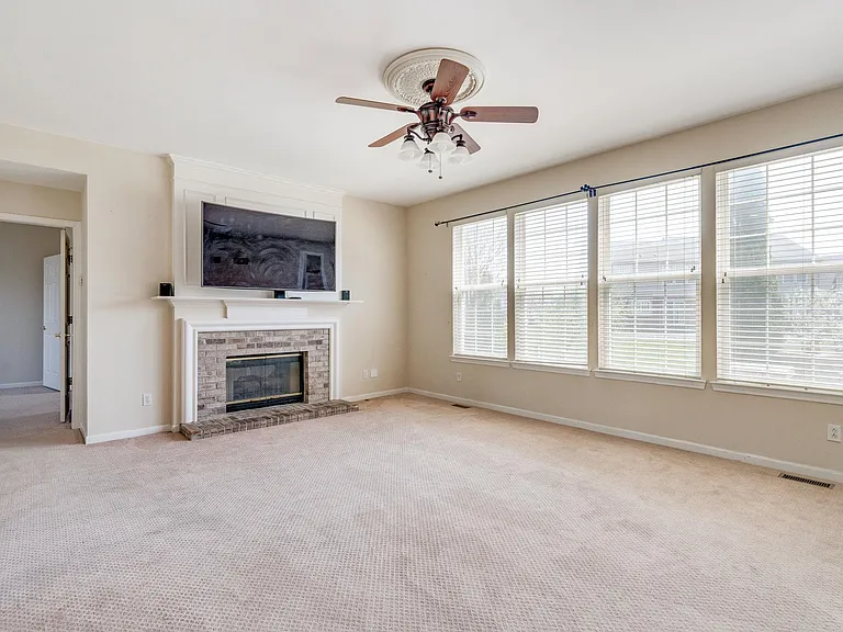 14864 Liri Dr — Photo 5