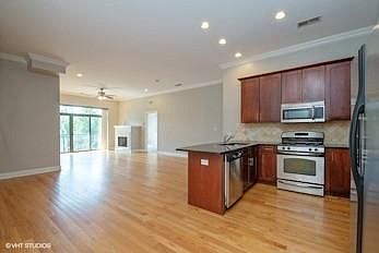 1st image of 4653 N Greenview Ave #311