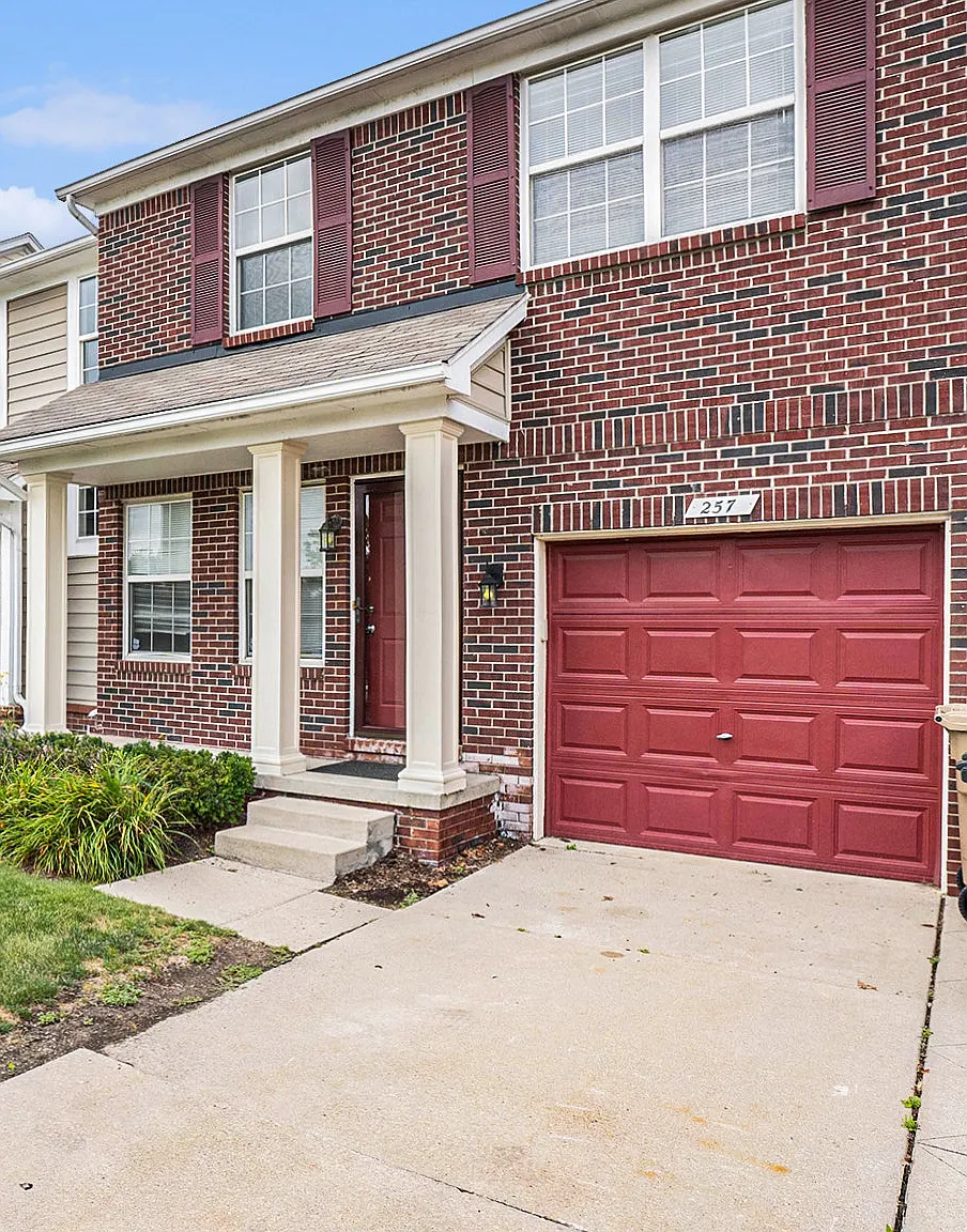 3 bed, 1401 sqft, $1,795 — Photo 1